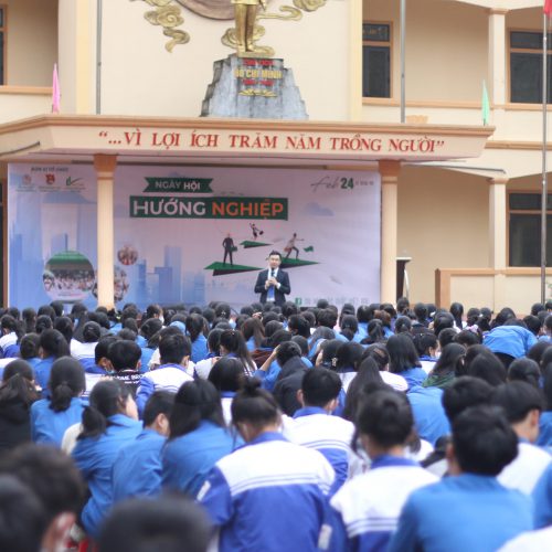 Chương trình hướng nghiệp cho 10,000 học sinh THPT trên địa bàn Nghệ An Hà Tĩnh